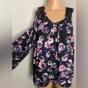 Decree floral Women’s long sleeve cold shoulder blouse. Size XL